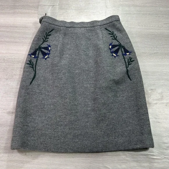 VINTAGE Geiger Skirt Suit Womens 38 Gray Wool Embroidered Floral 2 Piece Austria - Picture 15 of 16